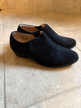Women’s Black Suede Low Heel Slip-On Shoes